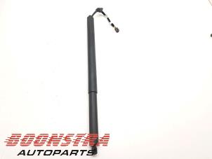 Gebruikte Sluithulpmotor achterklep Audi E-tron (GEN) 55 quattro Prijs € 163,95 Margeregeling aangeboden door Boonstra Autoparts