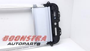 Gebruikte Panoramadak Peugeot 2008 (CU) 1.2 12V e-THP PureTech 110 Prijs € 179,95 Margeregeling aangeboden door Boonstra Autoparts