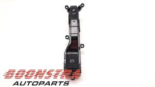 Gebruikte Handrem schakelaar Kia Niro II (SG2) e-Niro 64.8 kWh Prijs € 69,95 Margeregeling aangeboden door Boonstra Autoparts