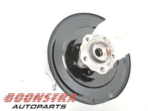 Gebruikte Fusee links-achter Lynk &amp; Co 01 1.5 PHEV Prijs € 224,95 Margeregeling aangeboden door Boonstra Autoparts