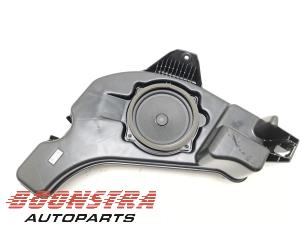 Gebruikte Subwoofer Lynk &amp; Co 01 1.5 PHEV Prijs € 114,95 Margeregeling aangeboden door Boonstra Autoparts