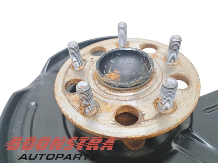 Fusee rechts-achter van een Toyota Corolla Touring Sport (E21/EH1) 1.2 16V Turbo 2020