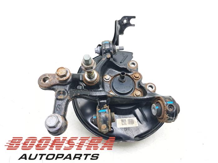 Fusee rechts-achter van een Toyota Corolla Touring Sport (E21/EH1) 1.2 16V Turbo 2020