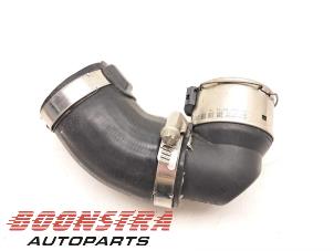 Gebruikte Intercooler Slang Landrover Range Rover IV (LG) 3.0 V6 P400 MHEV HST Prijs € 24,95 Margeregeling aangeboden door Boonstra Autoparts