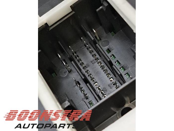 Computer Body Control van een Volkswagen Touran (5T1) 2.0 TDI 150 2016