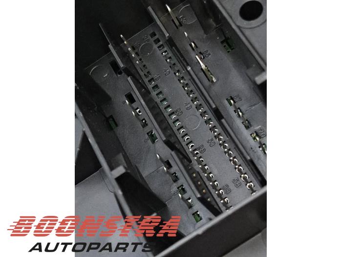 Computer Body Control van een Volkswagen Touran (5T1) 2.0 TDI 150 2016