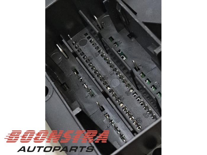 Computer Body Control van een Volkswagen Touran (5T1) 2.0 TDI 150 2016