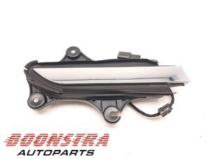 Gebruikte Portiergreep 4Deurs rechts-achter Tesla Model X 100D Prijs € 156,95 Margeregeling aangeboden door Boonstra Autoparts