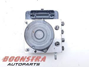 Gebruikte ABS Pomp Renault Clio V (RJAB) 1.0 TCe 100 12V Prijs € 94,95 Margeregeling aangeboden door Boonstra Autoparts