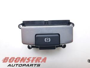 Gebruikte Handrem schakelaar Landrover Range Rover IV (LG) 3.0 V6 P400 MHEV HST Prijs € 24,95 Margeregeling aangeboden door Boonstra Autoparts