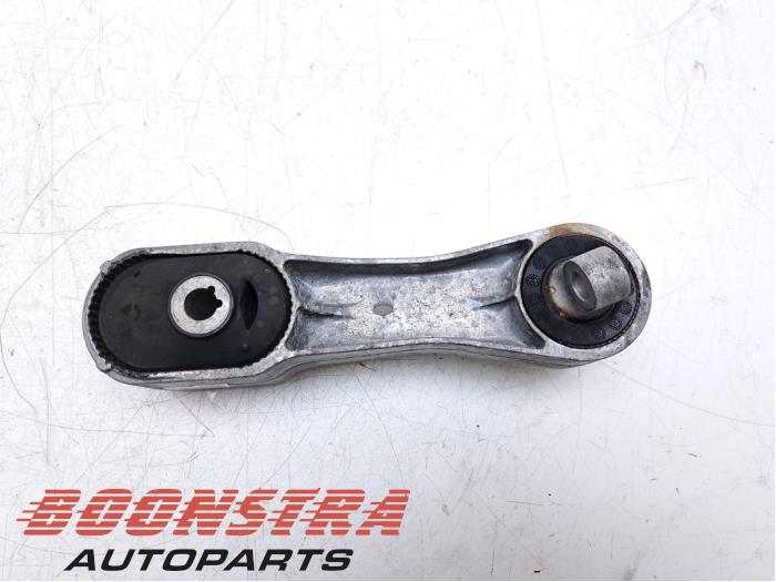 Motorsteun van een BMW 2 serie Gran Coupe (F44) 218i 1.5 TwinPower Turbo 12V 2021