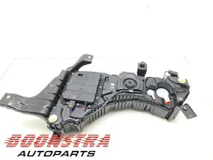 Gebruikte Adblue tank Peugeot 5008 II (M4/MC/MJ/MR) 1.5 BlueHDi 130 Prijs € 499,95 Margeregeling aangeboden door Boonstra Autoparts