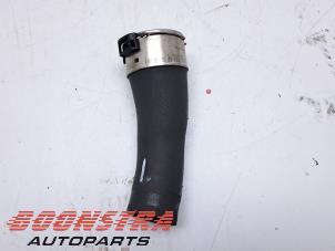 Gebruikte Intercooler Slang Landrover Range Rover IV (LG) 3.0 V6 P400 MHEV HST Prijs € 24,95 Margeregeling aangeboden door Boonstra Autoparts