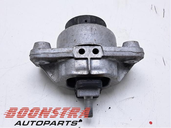Motorsteun van een Land Rover Range Rover IV (LG) 3.0 V6 P400 MHEV HST 2020