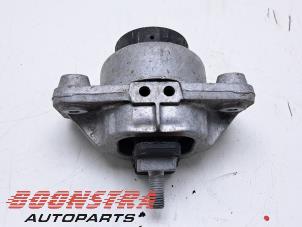 Motorsteun van een Land Rover Range Rover IV (LG) 3.0 V6 P400 MHEV HST 2020