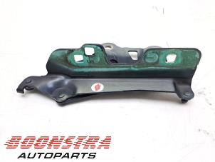 Gebruikte Motorkap Scharnier Landrover Range Rover IV (LG) 3.0 V6 P400 MHEV HST Prijs € 34,95 Margeregeling aangeboden door Boonstra Autoparts