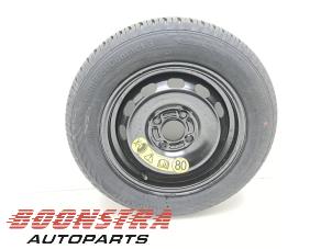 Gebruikte Velg + Band Ford Fiesta 6 (JA8) 1.0 Ti-VCT 12V 65 Prijs € 44,95 Margeregeling aangeboden door Boonstra Autoparts