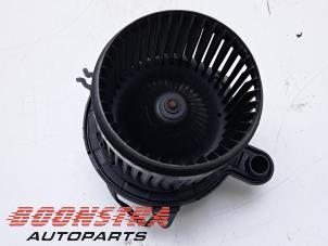 Gebruikte Aanjager Renault Captur (2R) 0.9 Energy TCE 12V Prijs € 24,95 Margeregeling aangeboden door Boonstra Autoparts