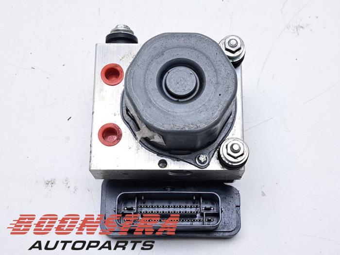 Gebruikte ABS Pomp Renault Kadjar (RFEH) 1.2 Energy TCE 130 Prijs € 119,95 Margeregeling aangeboden door Boonstra Autoparts
