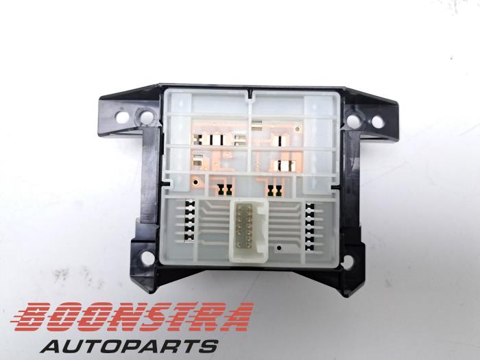 Handrem schakelaar van een Toyota C-HR (X1,X5) 1.8 16V Hybrid 2019