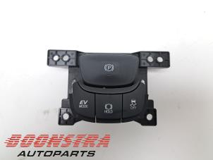 Gebruikte Schakelaar handrem Toyota C-HR (X1,X5) 1.8 16V Hybrid Prijs € 29,95 Margeregeling aangeboden door Boonstra Autoparts