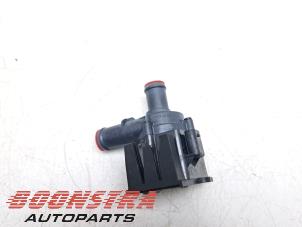 Gebruikte Extra waterpomp Audi A5 Cabrio (8F7) 2.0 TFSI 16V Quattro Prijs € 24,95 Margeregeling aangeboden door Boonstra Autoparts
