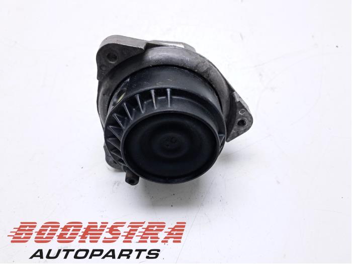 Gebruikte Motorsteun BMW 5 serie (F10) 550i V8 32V TwinPower Turbo Prijs € 24,95 Margeregeling aangeboden door Boonstra Autoparts