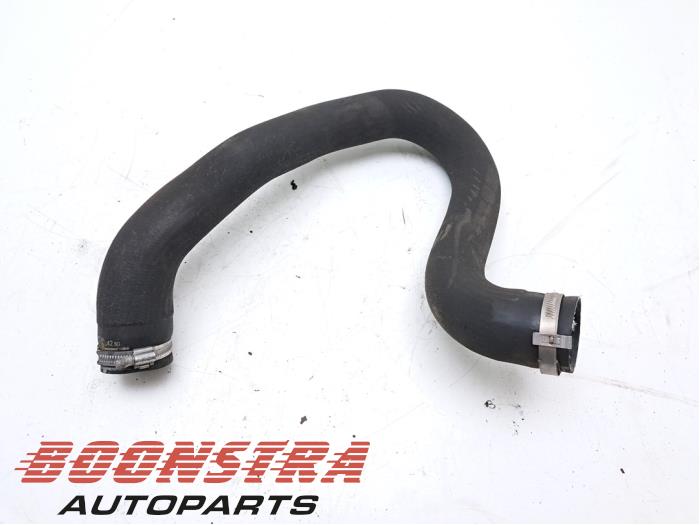 Gebruikte Intercooler Slang Peugeot 308 (L3/L8/LB/LH/LP) 1.6 BlueHDi 120 Prijs € 24,95 Margeregeling aangeboden door Boonstra Autoparts