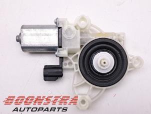 Gebruikte Portierruitmotor Ford Puma 1.0 Ti-VCT EcoBoost 12V Prijs op aanvraag aangeboden door Boonstra Autoparts