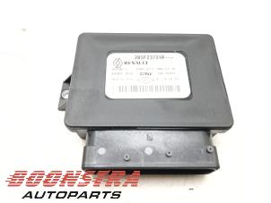 Gebruikte Handrem Computer Renault Zoé (AG) R135 Prijs € 48,95 Margeregeling aangeboden door Boonstra Autoparts
