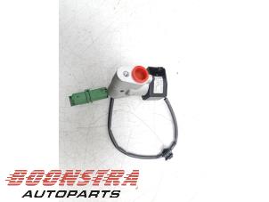 Gebruikte Druksensor airco Renault Zoé (AG) R135 Prijs € 29,95 Margeregeling aangeboden door Boonstra Autoparts