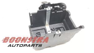 Gebruikte Accubak Ford B-Max (JK8) 1.0 EcoBoost 12V 100 Prijs € 24,95 Margeregeling aangeboden door Boonstra Autoparts