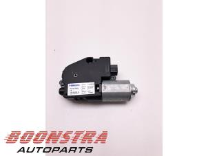 Gebruikte Schuifdak Motor BMW 7 serie (G11/12) 745e,Le Prijs € 138,95 Margeregeling aangeboden door Boonstra Autoparts
