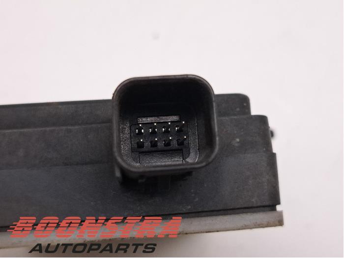 Dode hoek sensor van een Land Rover Range Rover Velar (LY) 3.0 D300 AWD 2018