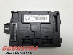 Gebruikte Computer Body Control Renault Captur (2R) 1.2 TCE 16V EDC Prijs € 29,95 Margeregeling aangeboden door Boonstra Autoparts
