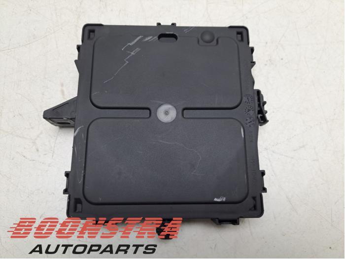Gebruikte Bodycontrol Module Renault Clio V (RJAB) 1.0 TCe 100 12V Prijs € 76,95 Margeregeling aangeboden door Boonstra Autoparts