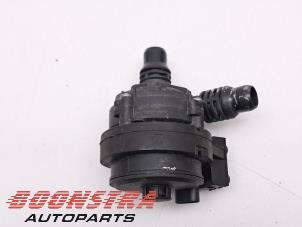 Gebruikte Extra waterpomp BMW 7 serie (G11/12) 745e,Le Prijs € 47,95 Margeregeling aangeboden door Boonstra Autoparts