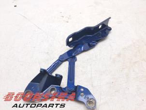 Gebruikte Motorkap Scharnier Tesla Model X EV AWD Prijs € 39,95 Margeregeling aangeboden door Boonstra Autoparts