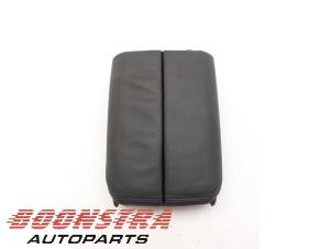 Gebruikte Armleuning BMW XM (09) 3.0 PHEV 50e 30 kWh Prijs € 138,95 Margeregeling aangeboden door Boonstra Autoparts