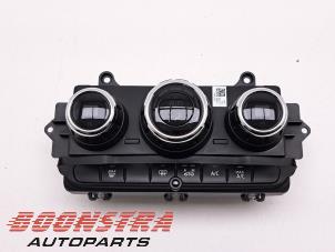 Gebruikte Kachel Bedieningspaneel Mini Countryman (F60) 1.5 12V Cooper Prijs € 139,95 Margeregeling aangeboden door Boonstra Autoparts