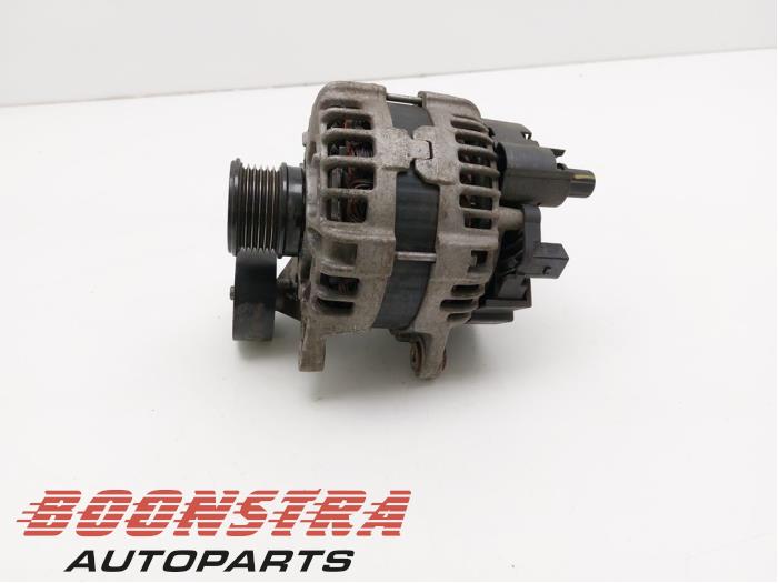 Alternator van een Mercedes-Benz E (R207) E-200 2.0 Turbo 16V 2016