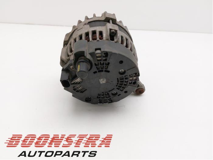 Alternator van een Mercedes-Benz E (R207) E-200 2.0 Turbo 16V 2016