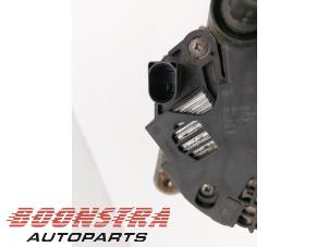 Alternator van een Mercedes-Benz E (R207) E-200 2.0 Turbo 16V 2016