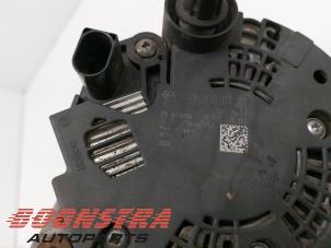 Alternator van een Mercedes-Benz E (R207) E-200 2.0 Turbo 16V 2016