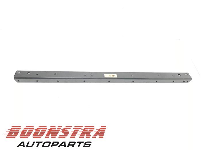 Gebruikte Frontbalk BMW XM (09) 3.0 PHEV 50e 30 kWh Prijs € 107,95 Margeregeling aangeboden door Boonstra Autoparts