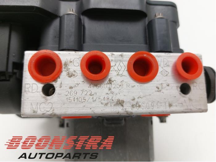 ABS Pomp van een Renault Clio IV (5R) 1.2 TCE 16V GT EDC 2015