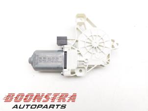 Gebruikte Motor electrisch raam Audi E-tron (GEN) 55 quattro Prijs € 24,95 Margeregeling aangeboden door Boonstra Autoparts