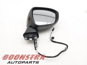 Gebruikte Buitenspiegel rechts Nissan Qashqai (J12) 1.3 DIG-T MHEV 16V Prijs € 239,95 Margeregeling aangeboden door Boonstra Autoparts