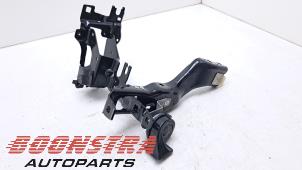 Gebruikte Koplampframe rechts BMW 7 serie (G11/12) 740e,Le xDrive Prijs € 124,95 Margeregeling aangeboden door Boonstra Autoparts