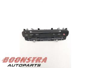 Gebruikte Bediening boordcomputer Mercedes GLC (X253) 2.0 260 16V 4-Matic Prijs € 53,95 Margeregeling aangeboden door Boonstra Autoparts